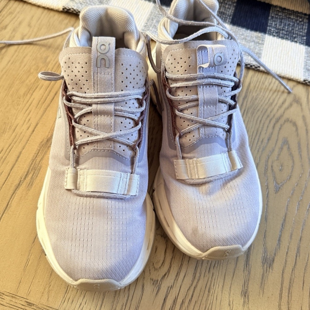On Cloudnova Women’s Road Running Shoes Size W6.5 Athletic